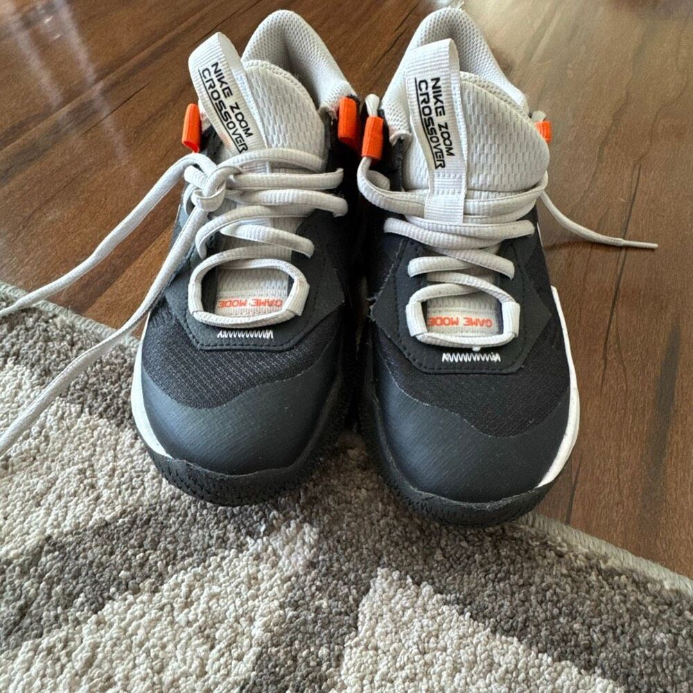 Nike crossover zoom sneakers